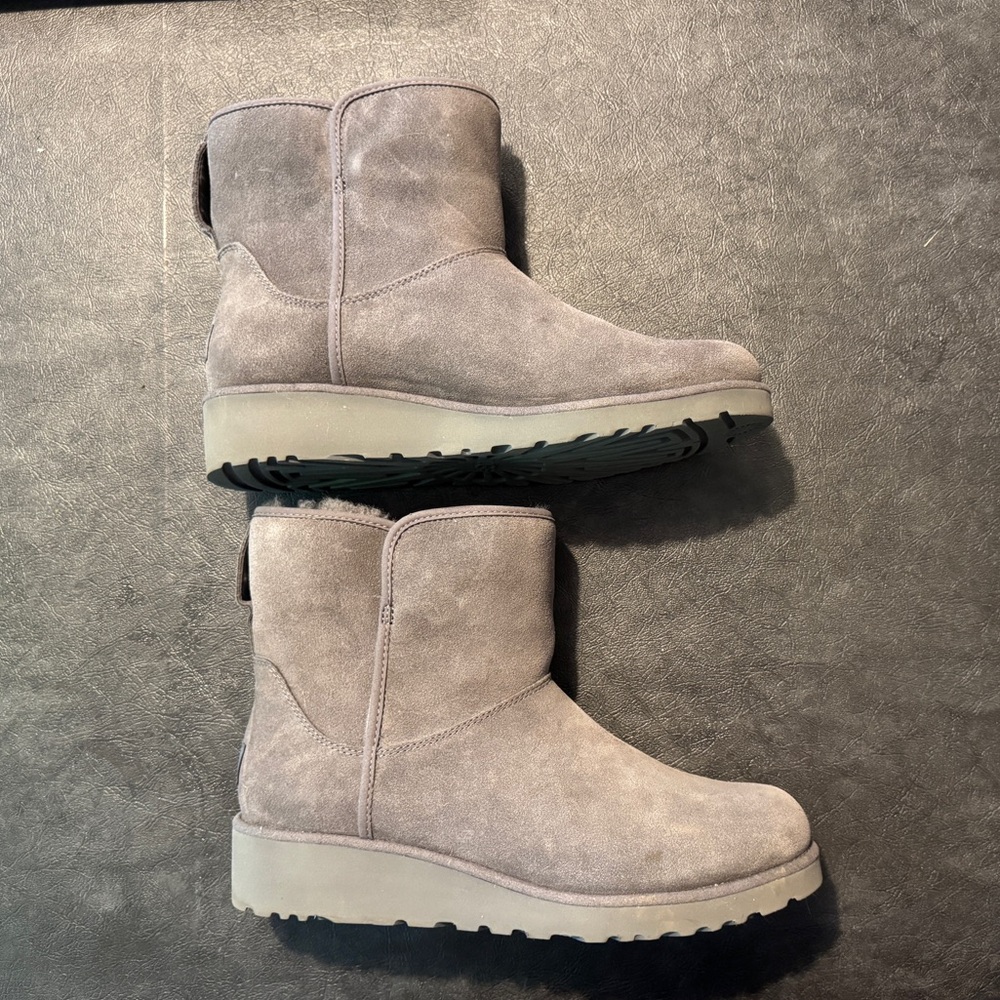 UGG Kristen Water Resistant Suede Boots - Grey - Womens 10M - Picture 2 of 6